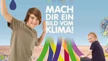Junge mit Farbströmen und Text Mach dir ein Bild vom Klima