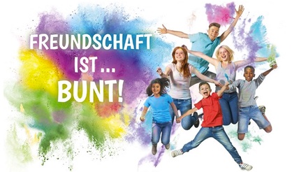 Gruppe von Kindern mit Text Freundschaft ist bunt