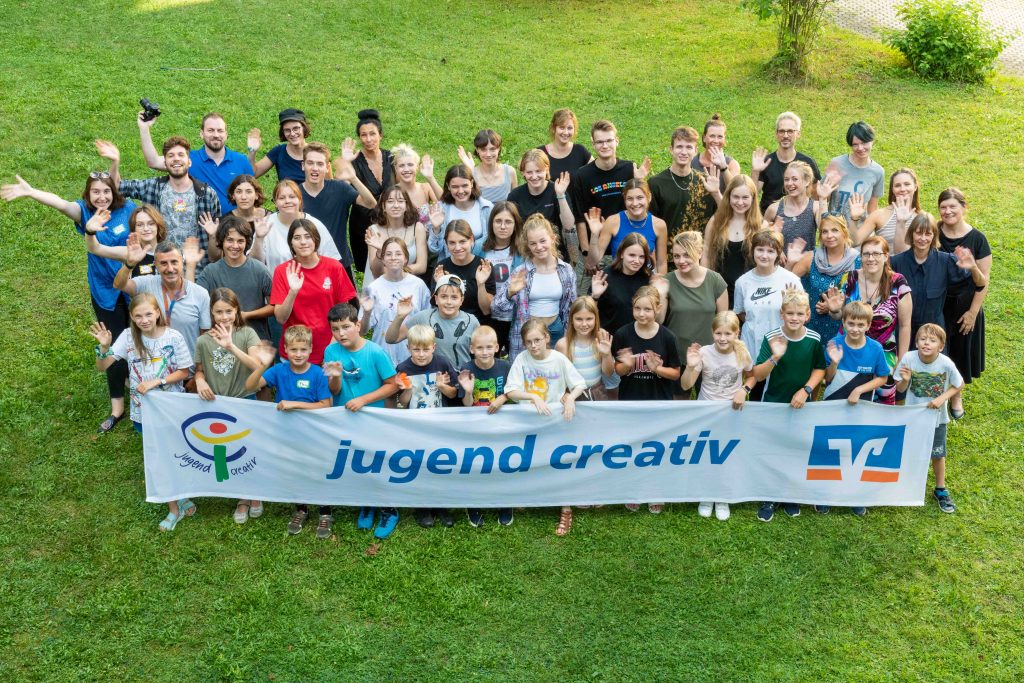 ein Foto der Teilnehmerinnen und Teilnehmer der Bundespreisträgerakademie